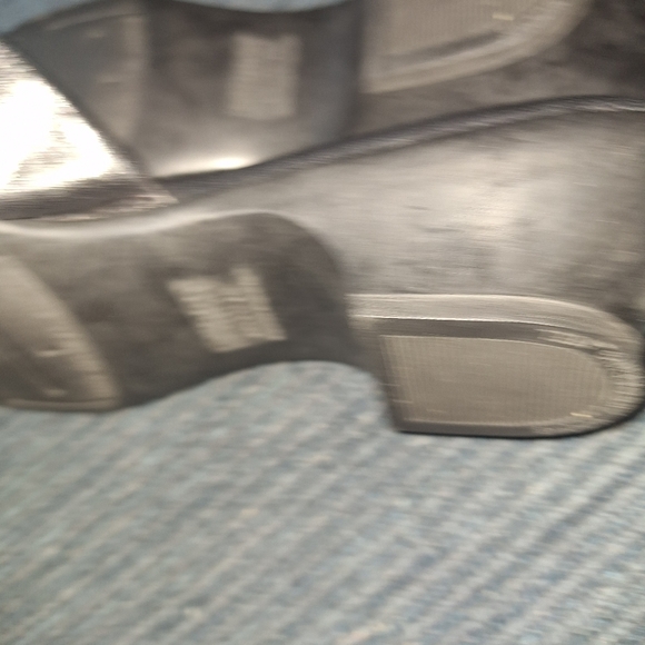 Munro American Black Leather Slides- 12 medium, gently used! - Picture 7 of 9